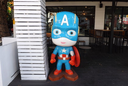 店頭のキャプテン・アメリカ